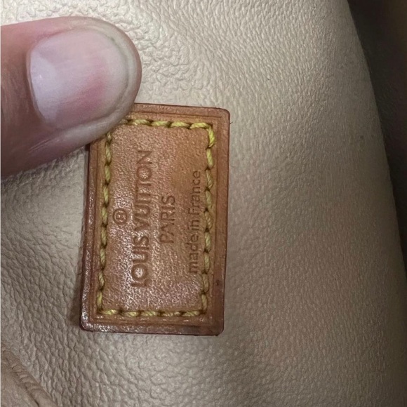 Pre-Loved Louis Vuitton Monogram Trousse Toilette 28 COSMETIC POUCH BAG - Picture 8 of 10